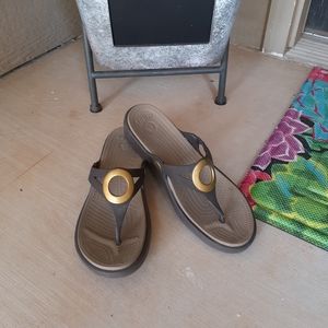 Brown/Bronze Crocs Sandals Circle Design